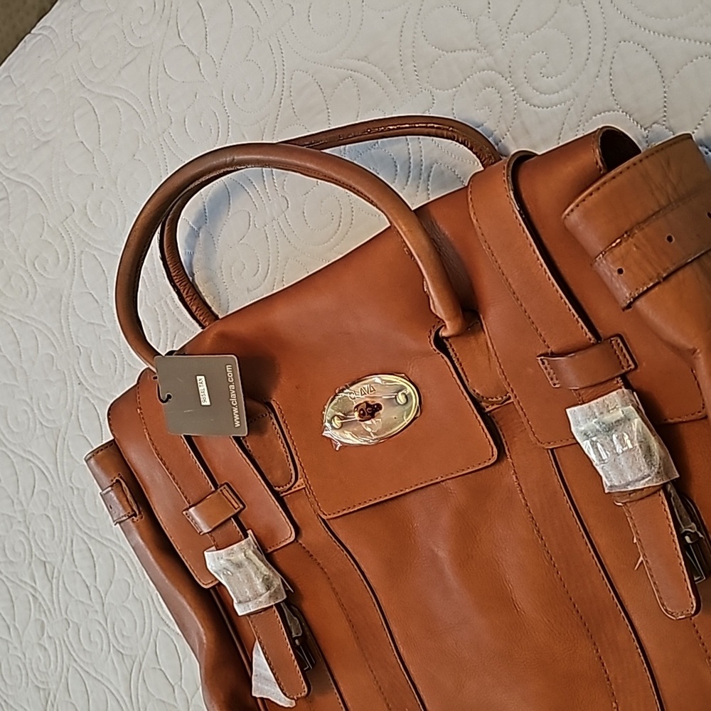 Clara leather travel bag